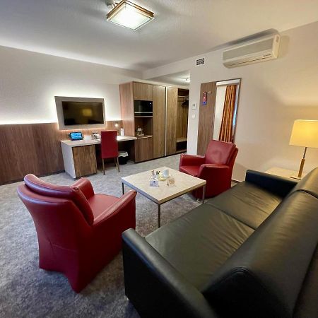 Hotel Merkur Ландштуль Екстер'єр фото