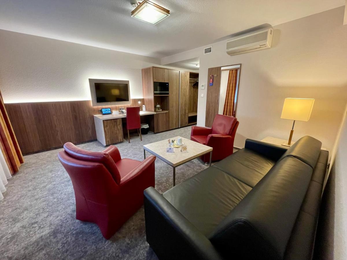 Hotel Merkur Ландштуль Екстер'єр фото