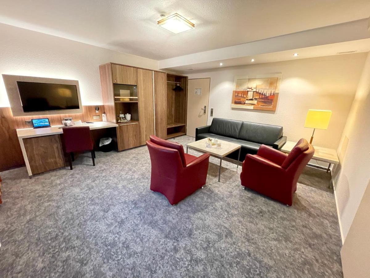 Hotel Merkur Ландштуль Екстер'єр фото