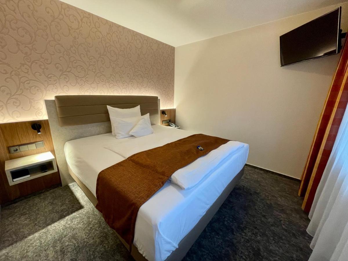 Hotel Merkur Ландштуль Екстер'єр фото