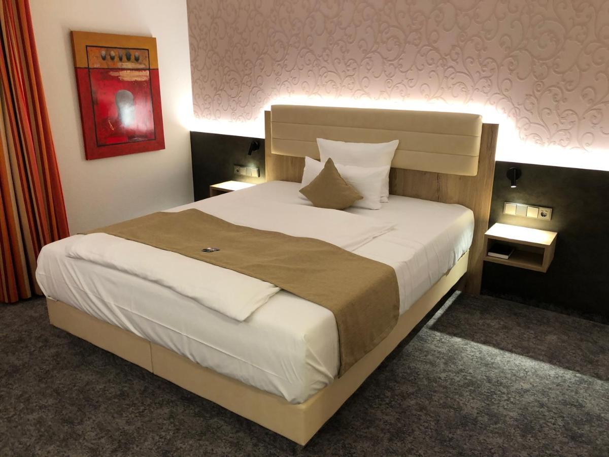 Hotel Merkur Ландштуль Екстер'єр фото