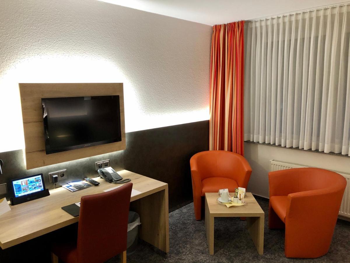 Hotel Merkur Ландштуль Екстер'єр фото