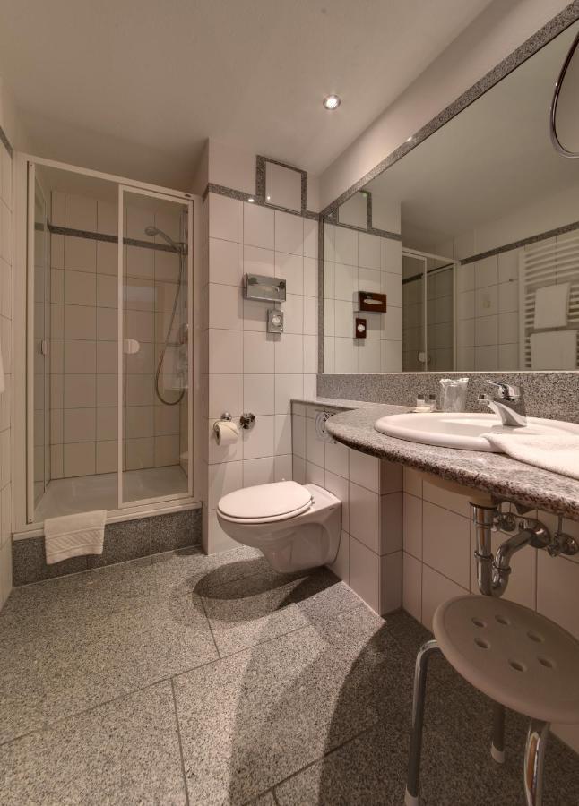 Hotel Merkur Ландштуль Екстер'єр фото